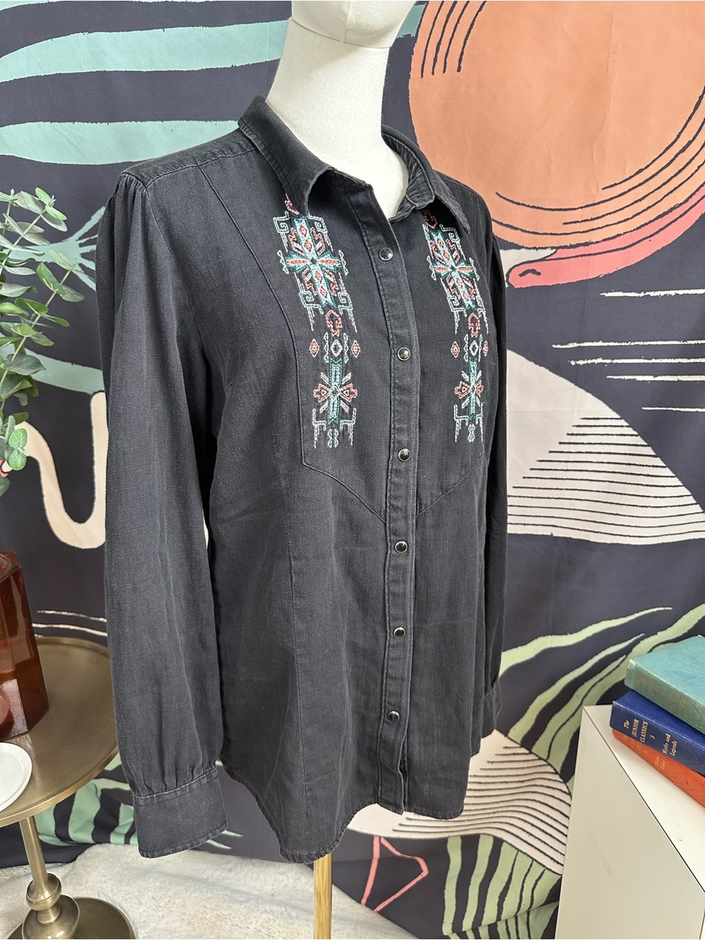 Wrangler Retro Embroidered Western Button-Down Shirt size Large